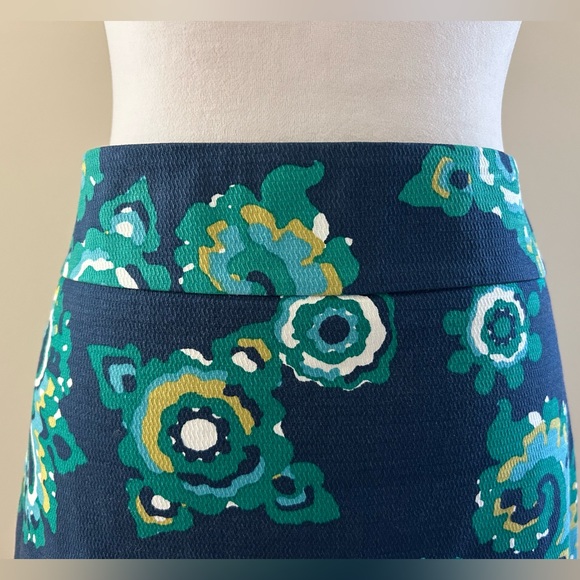 CUTE Navy Print Skirt - Picture 2 of 5